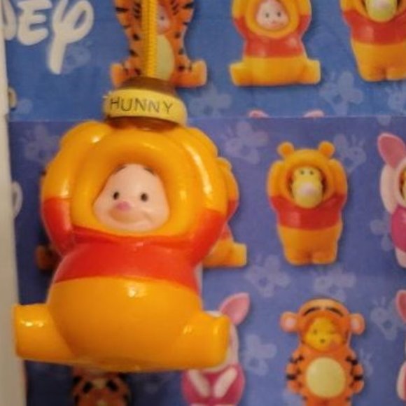 Winnie The Pooh Peek-A-Pooh Series 9 80Th Anniversary Piglet-Pooh Tomy Yujin - Picture 2 of 2